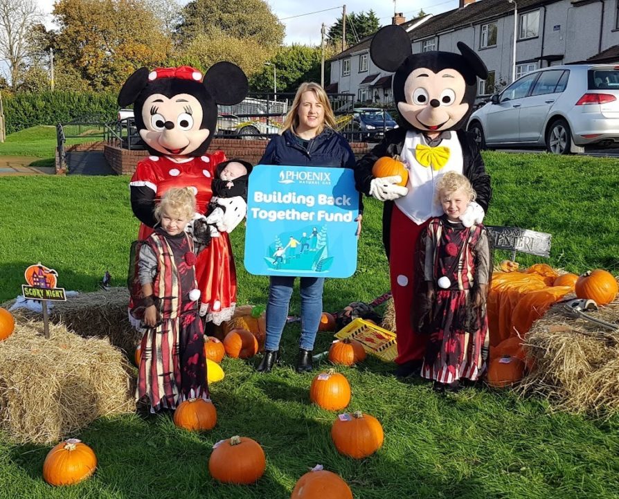 Cllr Oonagh Hanlon with with Elle and Casey Malone and baby Caolan Marks at the Marian Park Community event, supported by Phoenix Natural Gas.